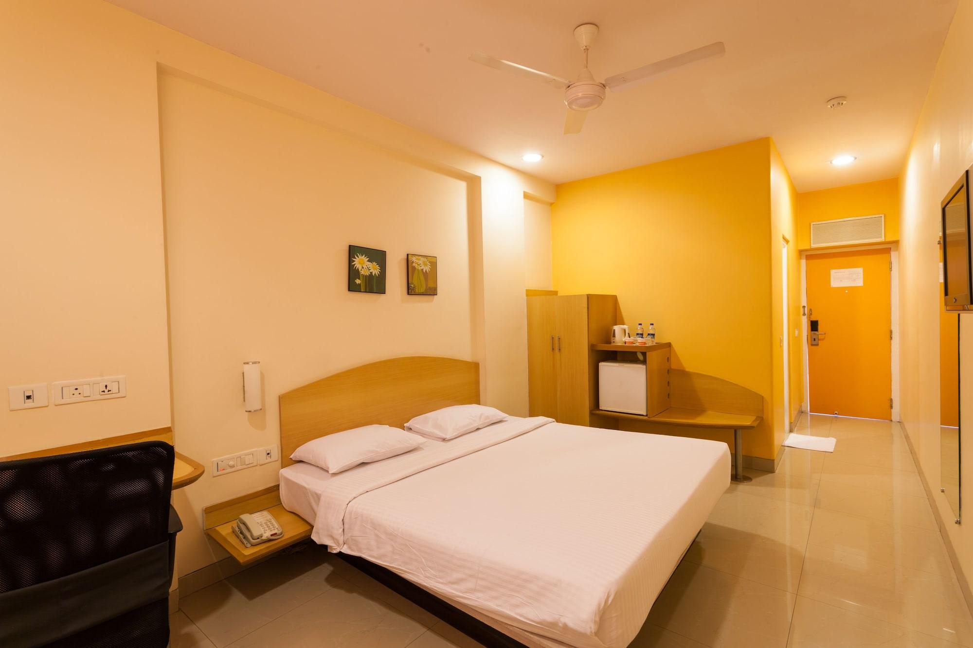 Nashik Hotel Bagian luar foto