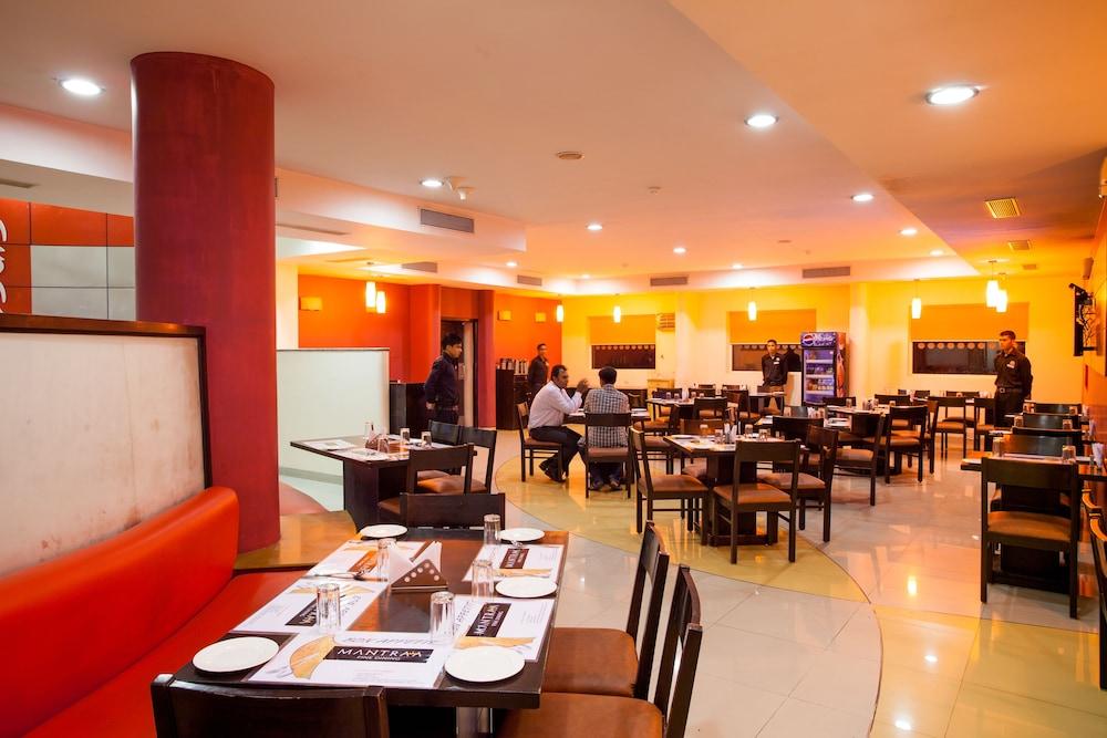 Nashik Hotel Bagian luar foto