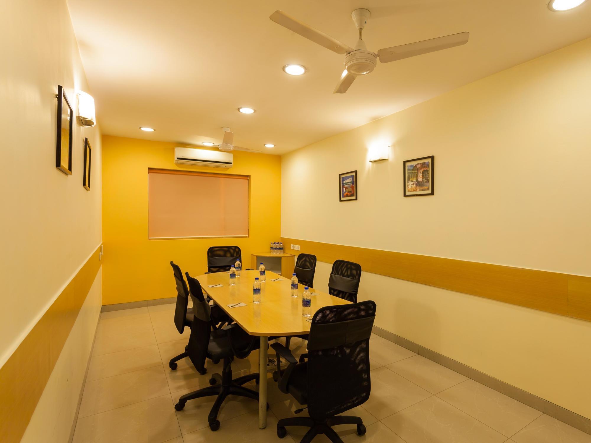 Nashik Hotel Bagian luar foto
