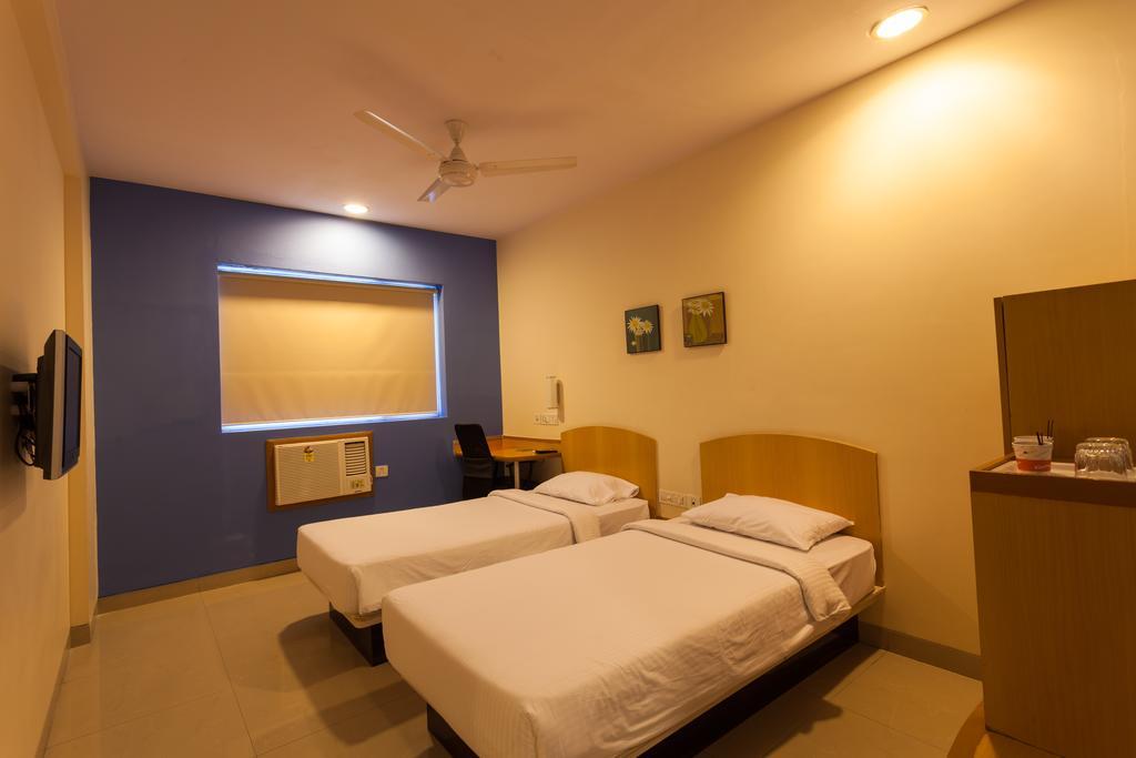 Nashik Hotel Bagian luar foto