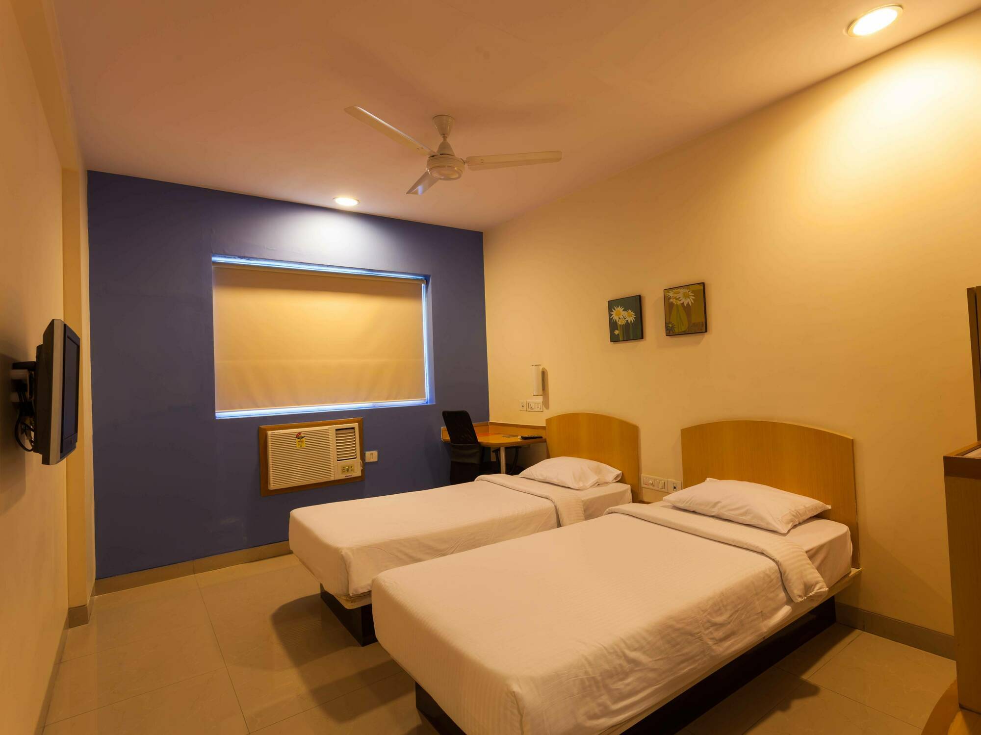Nashik Hotel Bagian luar foto