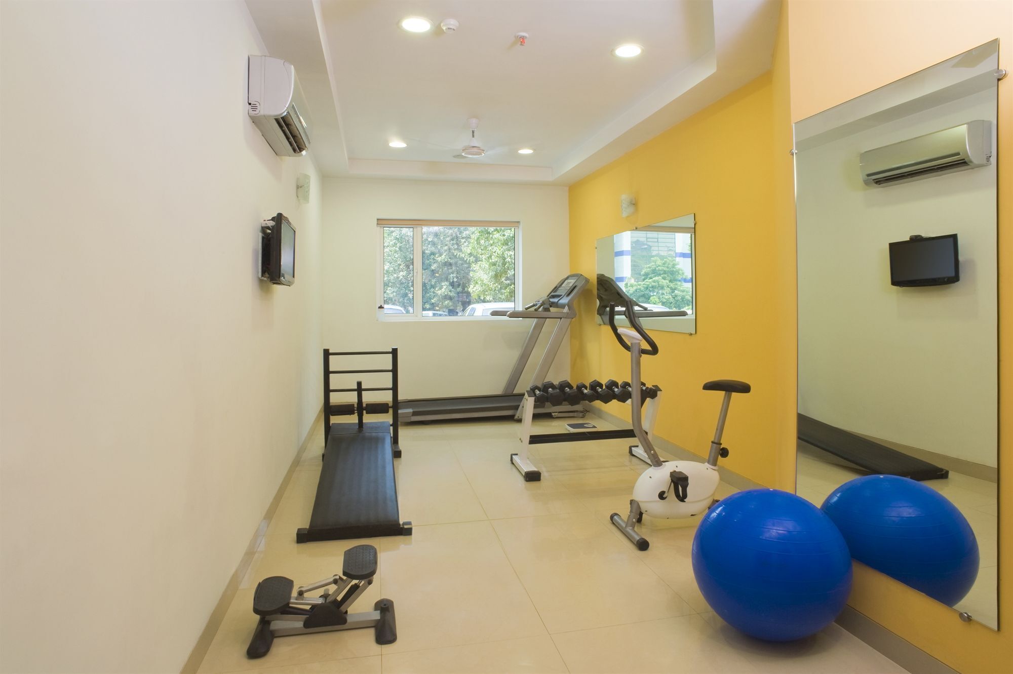 Nashik Hotel Bagian luar foto