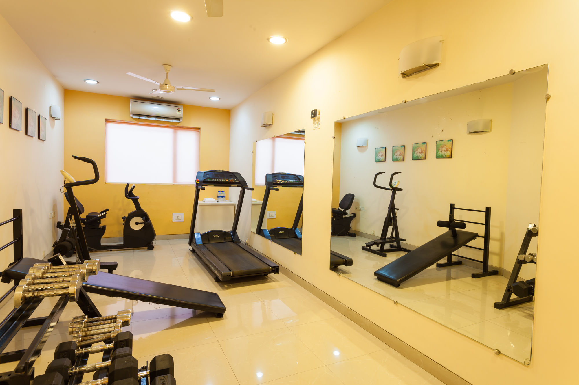 Nashik Hotel Bagian luar foto